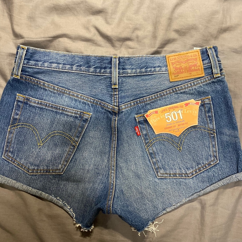 NWT Levi’s 501 rolled cutoff shorts Sz 29